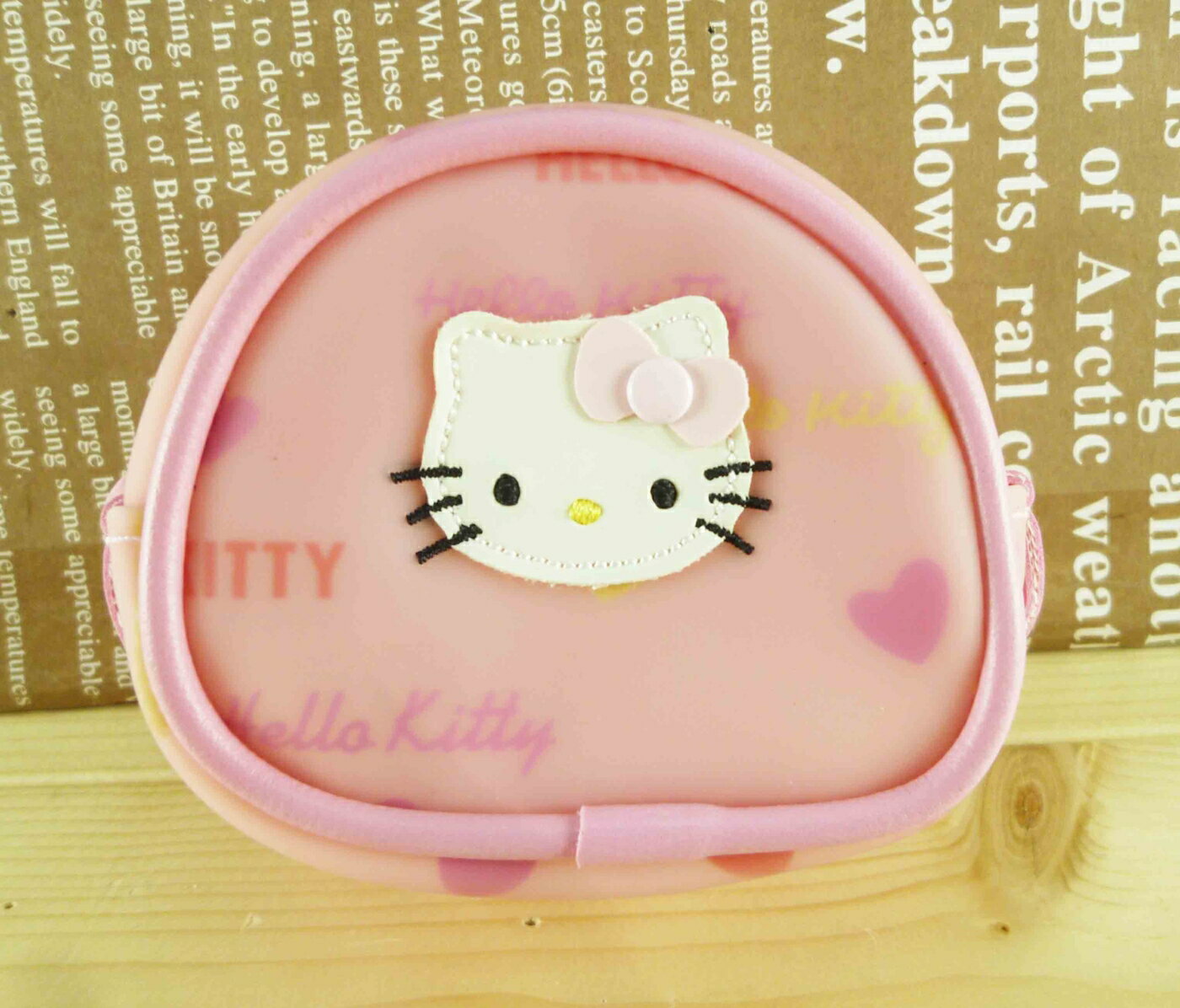 【震撼精品百貨】Hello Kitty 凱蒂貓-橢圓零錢包-粉愛心 震撼日式精品百貨