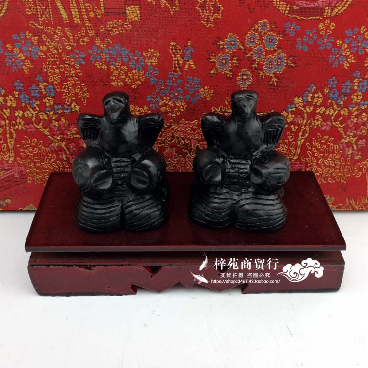 一對黑色的鴻運有餘石雕擺件 屬蛇的開運吉祥物
