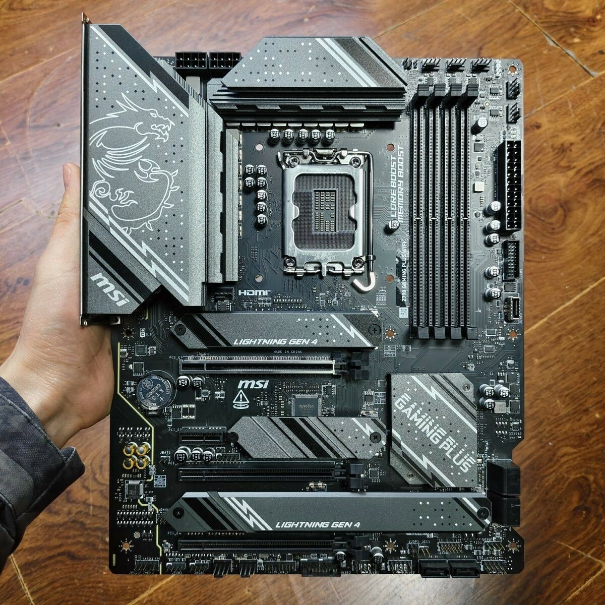 微星Z790 GAMING PLUS WIFI DDR5 ATX 電競主機板 支援Intel12-14代處理器 高效能遊戲大板