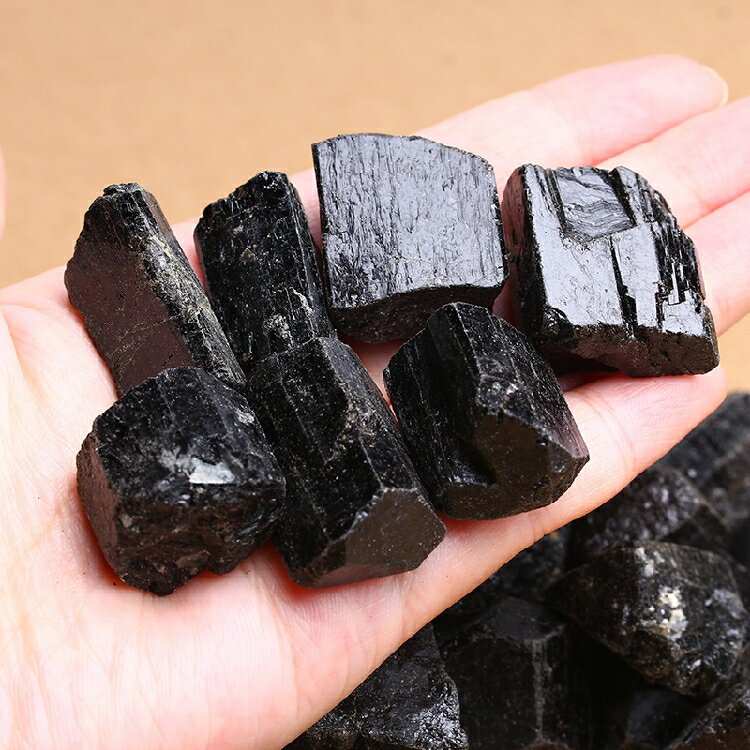 天然黑碧璽電氣石託瑪琳原石水晶碎石毛料消磁石五行石風水能量