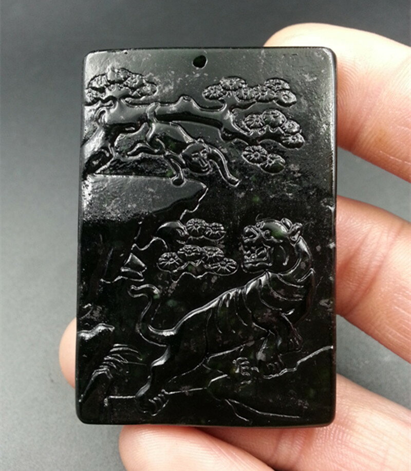 天然正品A貨新疆和田玉墨玉老虎吊墜 上山虎玉牌子