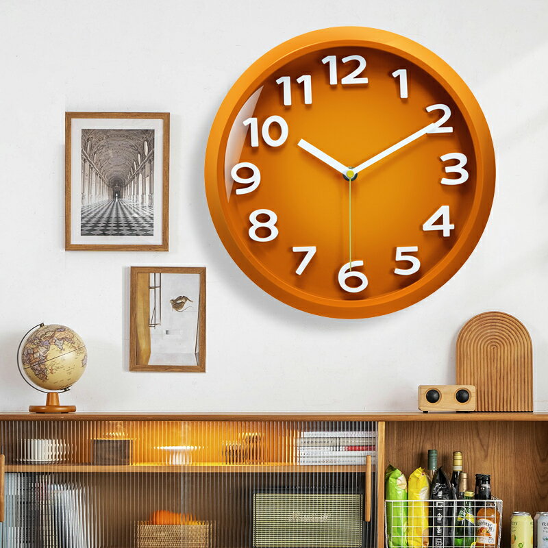 現代簡約掛鐘圓形石英家用客廳掛墻時鐘創意掛表2023新款大氣鐘表