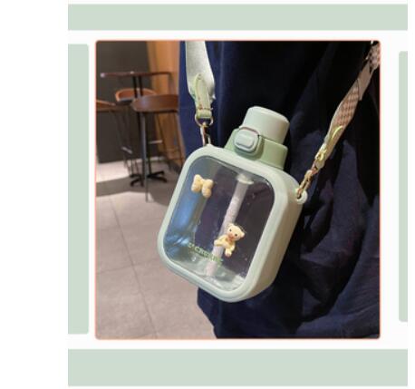 高顏值背帶斜挎方形水杯大容量塑膠吸管杯子女新款可愛少女ins風【摩可美家】