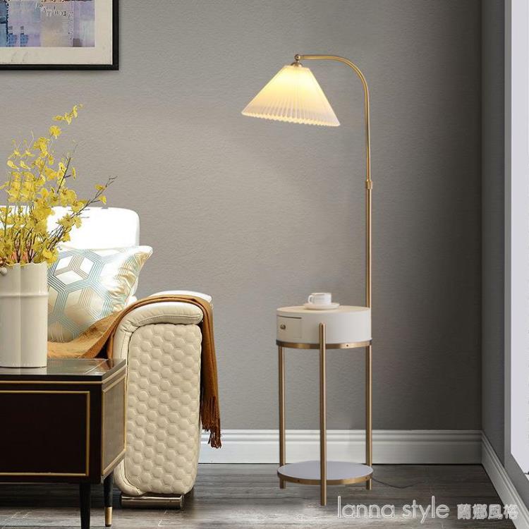 北歐沙發茶幾落地燈置物架設計感客廳臥室床頭櫃一體簡約現代檯燈