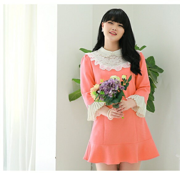 [98411-QF]中大尺碼*宮廷風綴珠百褶翻領蕾絲魚尾連衣裙~