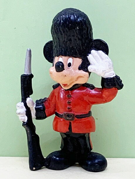 【震撼精品百貨】Micky Mouse 米奇/米妮 公仔擺飾 米奇英國#65412 震撼日式精品百貨