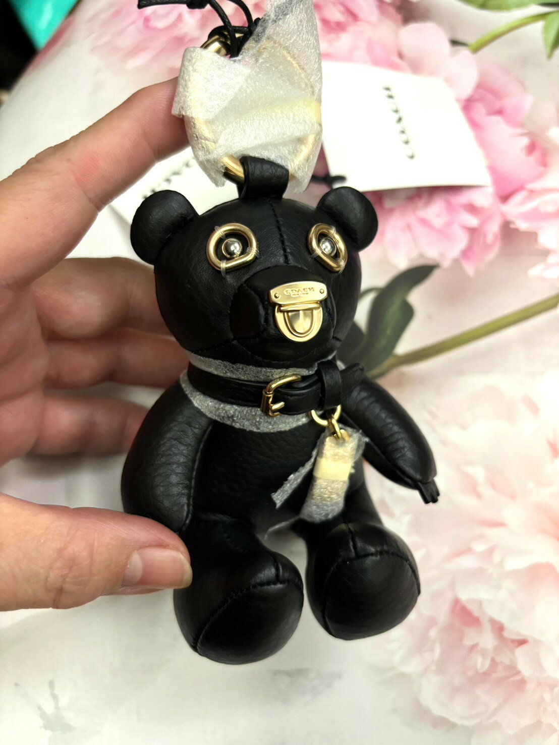現貨在臺~不用等~ Coach 黑色logo 坐姿小熊鑰匙門禁圈