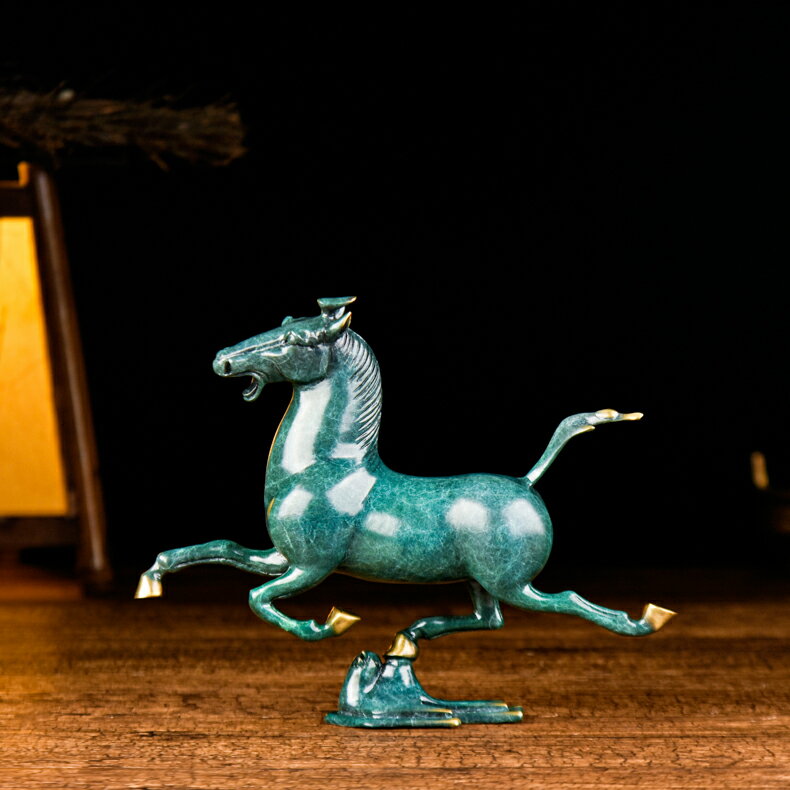 銅器 馬踏飛燕 馬到成功 銅馬 客間 玄関事務室 茶室 文机 風水 置物 工芸品 銅器 馬踏飛燕 馬到成功 銅馬 客間 玄関事務室 茶室 文机 風水 置物