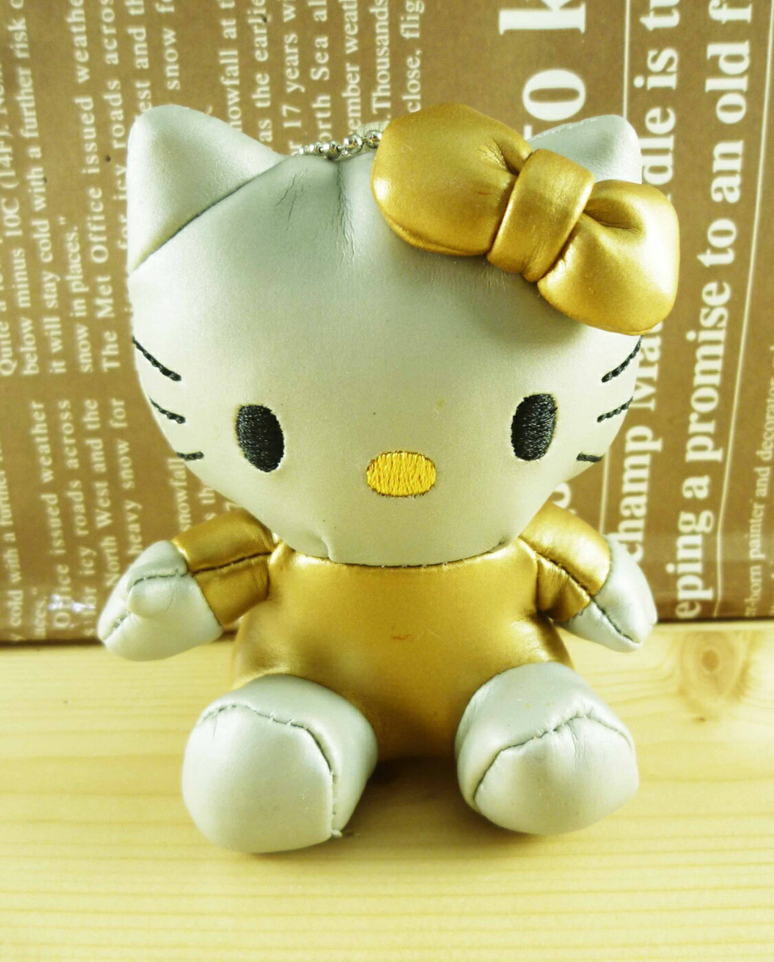【震撼精品百貨】Hello Kitty 凱蒂貓 HELLO KITTY絨毛吊飾-皮灰金(M) 震撼日式精品百貨