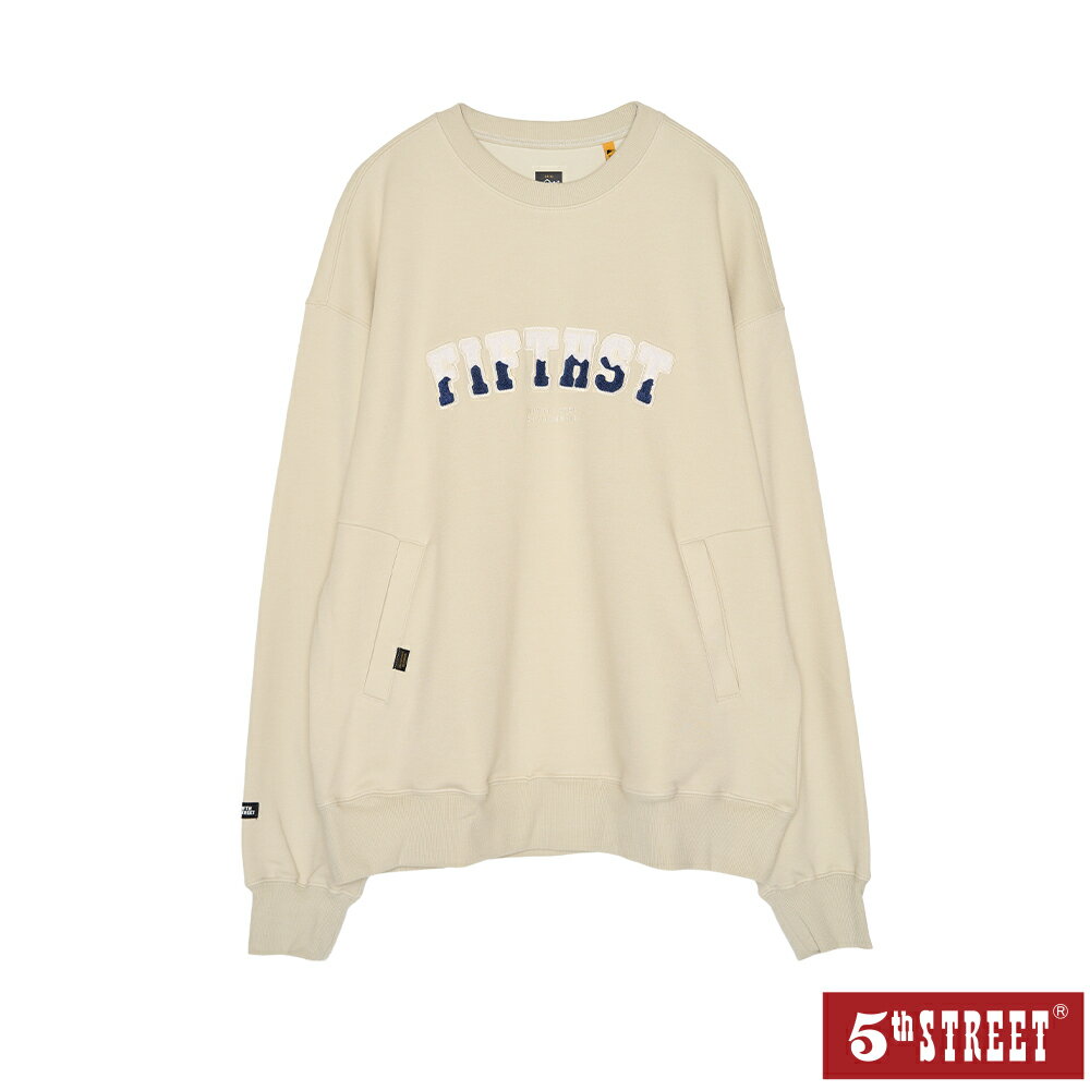 中性款 大學T 長袖 T恤 TEE 口袋 上衣 跳色毛巾繡 淺卡其 (561014)【5th STREET】【APP下單天天10%回饋】 治裝激推 最高折426