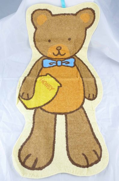 【震撼精品百貨】日本泰迪熊 y造型毛巾可吊掛 手拿蜂蜜 震撼日式精品百貨