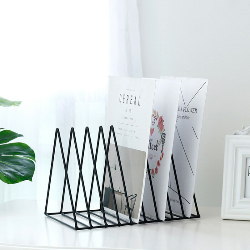 日系創意簡約三角形鐵藝書本雜志收納架臥室書房桌面置物架裝飾品