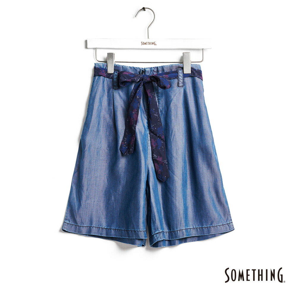 SOMETHING 女款 天絲棉綁帶丹寧短褲 (拔洗藍)