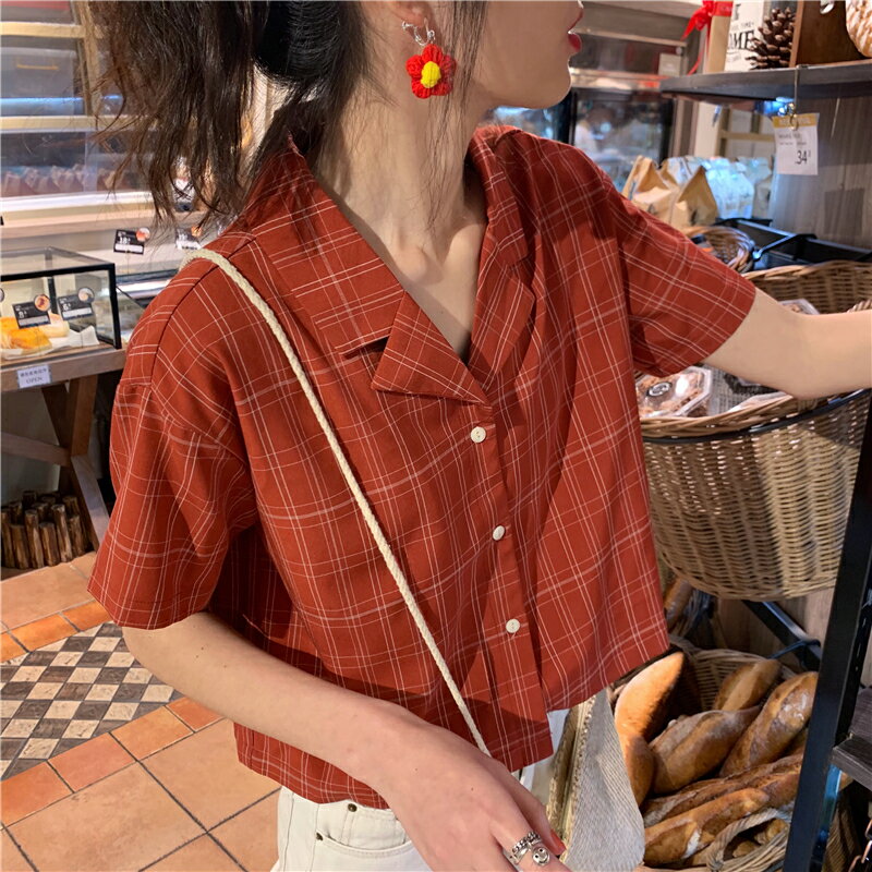 網紅復古格紋翻領短款襯衫女夏季寬松單排扣襯衣減齡學生上衣1入