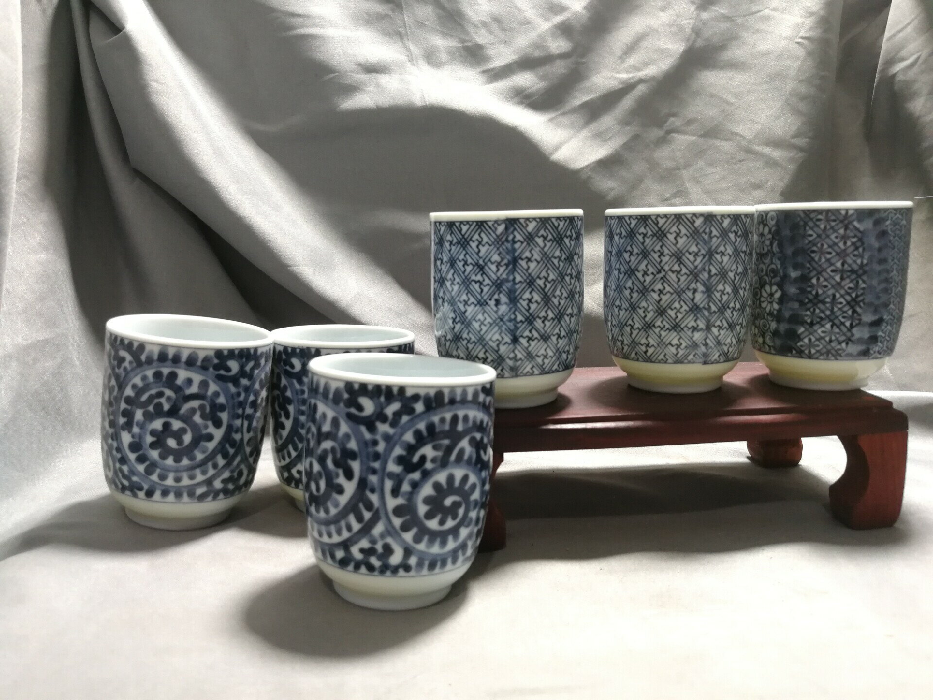 日本瓷器口杯茶道青花杯子，只有六個，如圖，三個一樣的，兩個一