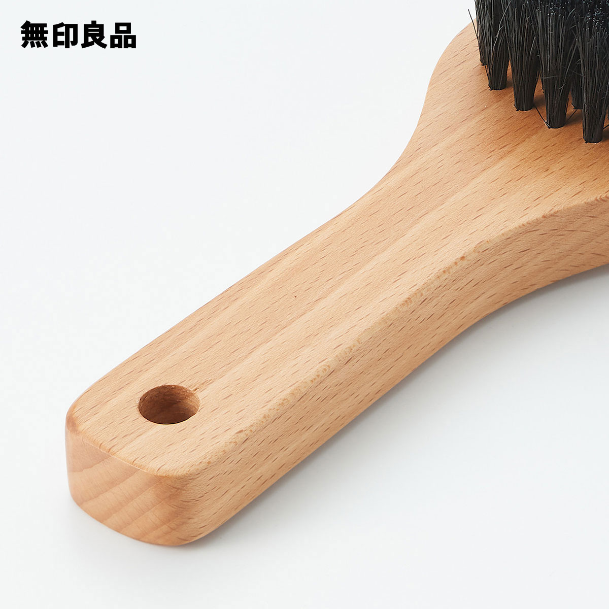 日本 無印良品 山毛櫸木製服裝刷 豬鬃毛 不傷衣 耐用 衣物毛球 衣物整潔 除毛球 灰塵 大衣必備 魚漿夫婦 衣物專用 【小福部屋】 7