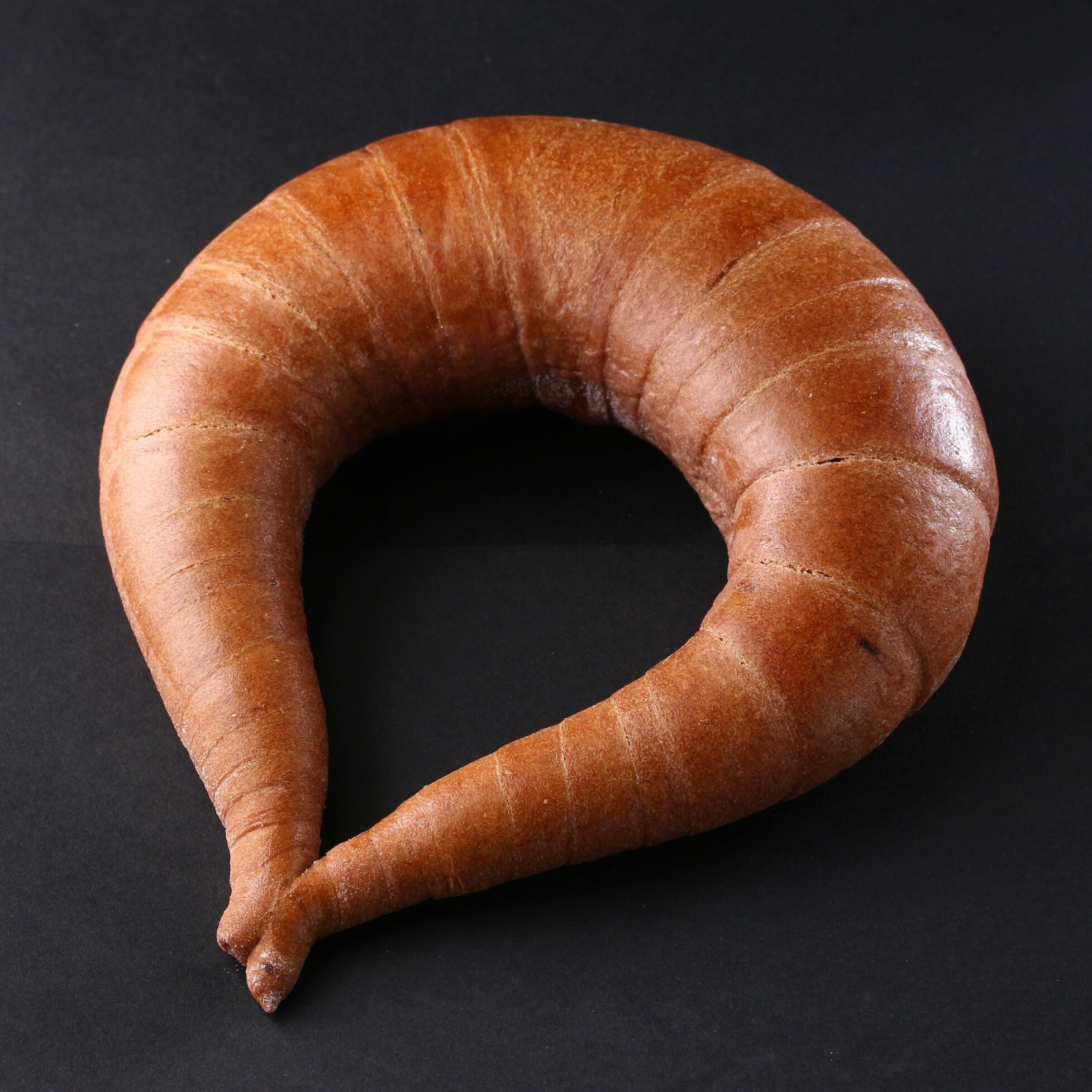 裕毛屋自製【巧克力布里】(蛋奶素)歐式牛角麵包 | 冷凍麵包