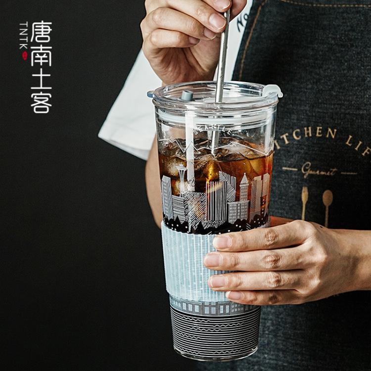 超大容量玻璃吸管杯高顏值咖啡杯帶蓋辦公室奶茶杯家用耐熱水杯子【摩可美家】