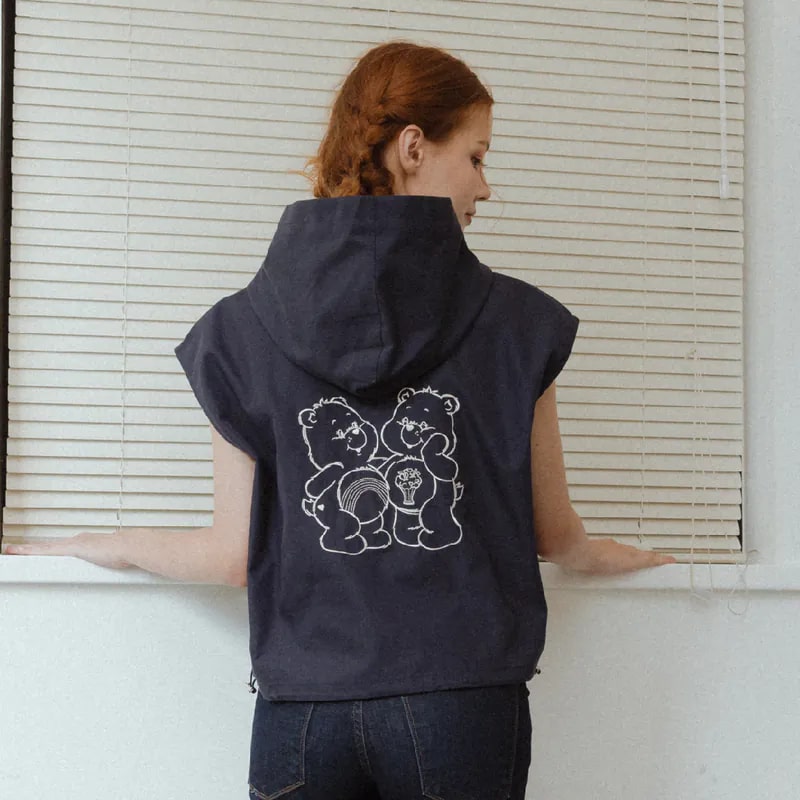 Care Bears刺繡連帽背心 深藍白線《原廠授權貨品質保證》