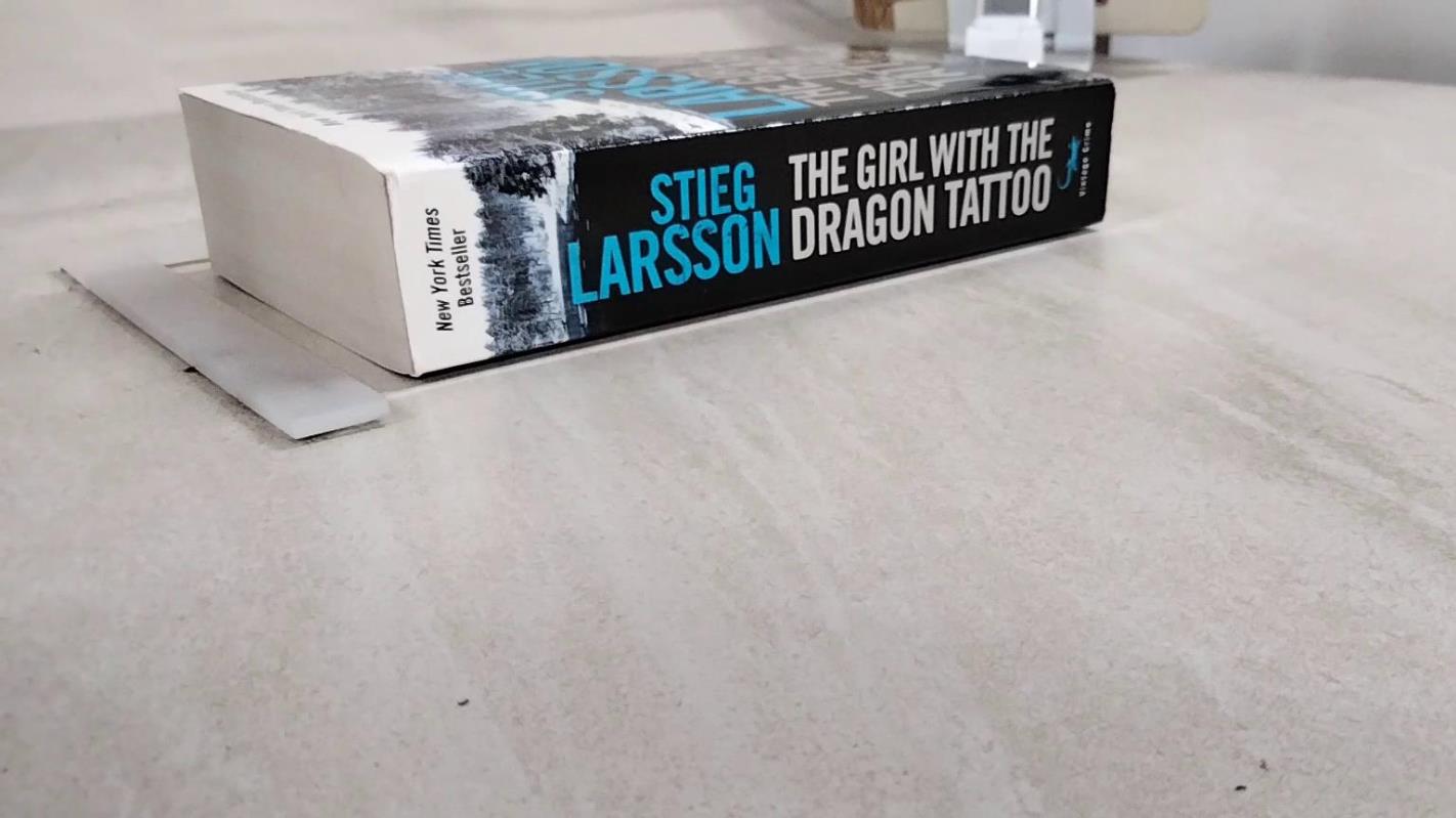 【書寶二手書T1／原文小說_CFV】The Girl With the Dragon Tattoo_Stieg Larsson 2