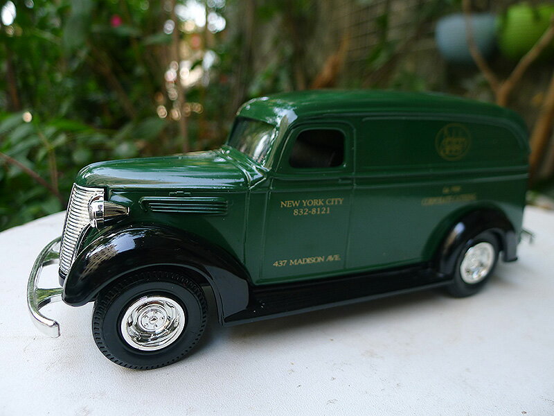Berkeley Caterers 雪佛蘭古典麵包車貨車模型絕版老貨 ERTL 1:25
