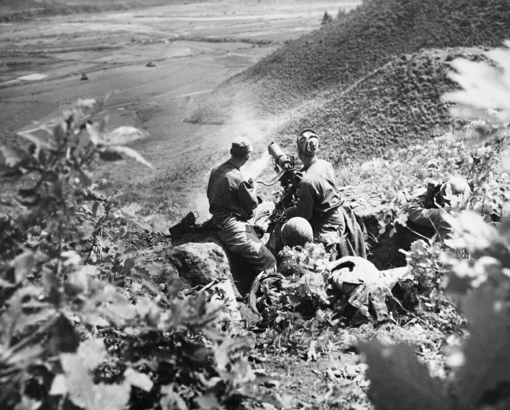 Posterazzi: Korean War Machine Gun Namerican Soldiers Man A Machine Gun ...