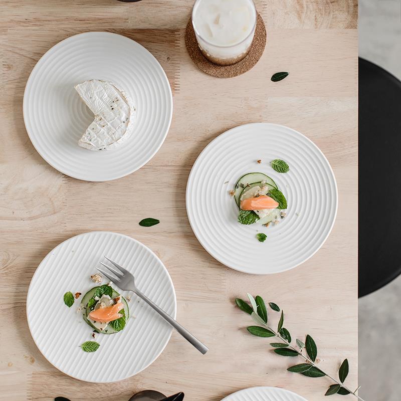 北歐盤子西餐牛排餐盤家用陶瓷菜盤純白色金邊骨瓷碟子簡約早餐盤