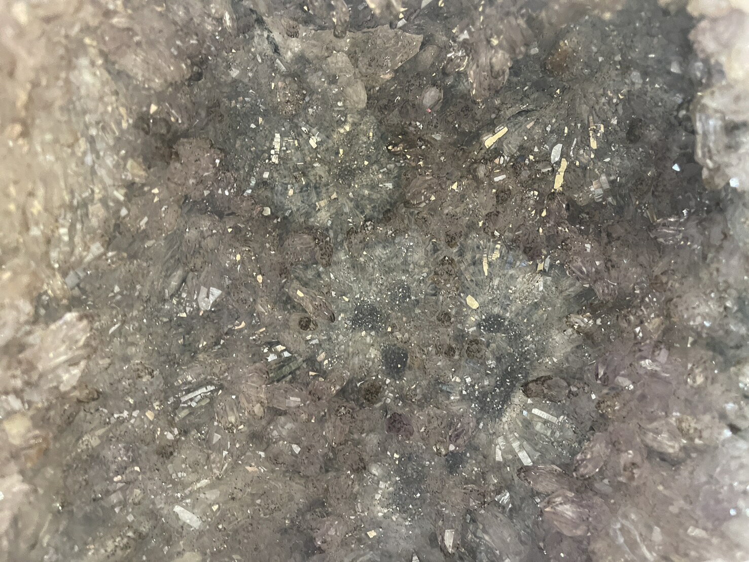 Sweet Heart 田芯精選異象 水晶洞 17.07kg 鱷魚骨幹原礦晶洞 共生鈦晶 晶體清透 大片太陽花結晶壁 火光佳 現貨 8