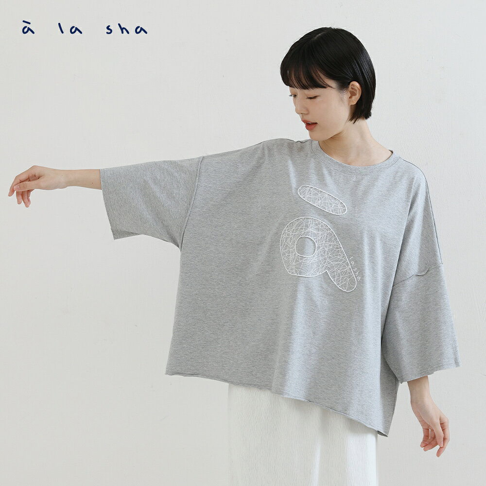 a la sha  à特殊繡花寬版落肩棉T 2