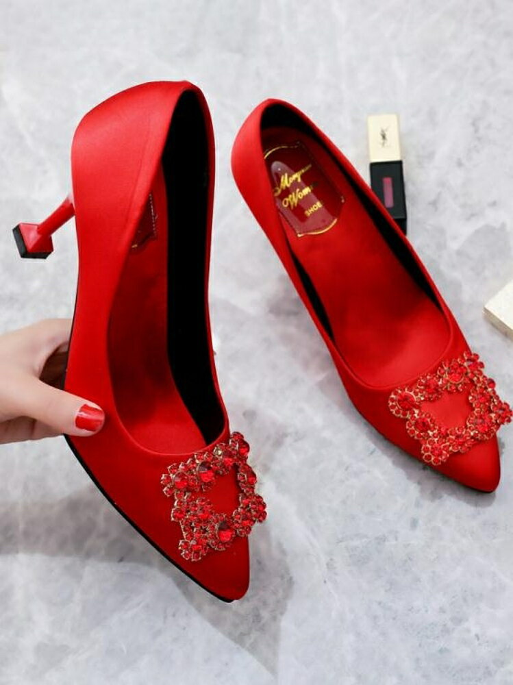 茉嘉娜春季婚鞋女紅色貓跟高跟鞋中式方扣尖頭新娘鞋敬酒結婚鞋子歐歐流行館