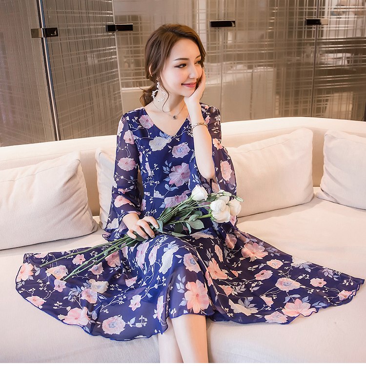 [19822-QF]V領飄逸浪漫雪紡花朵印花荷葉袖大裙擺長袖洋裝 0