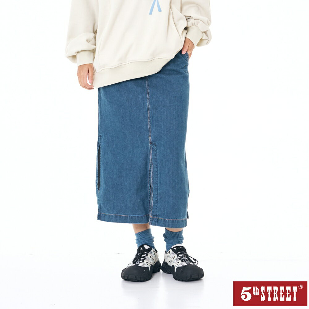 女裝 牛仔裙 A字 開衩長裙 酵洗藍(-3KG系列) (980022) 【5th STREET】【APP下單天天10%回饋】 治裝激推 最高折426