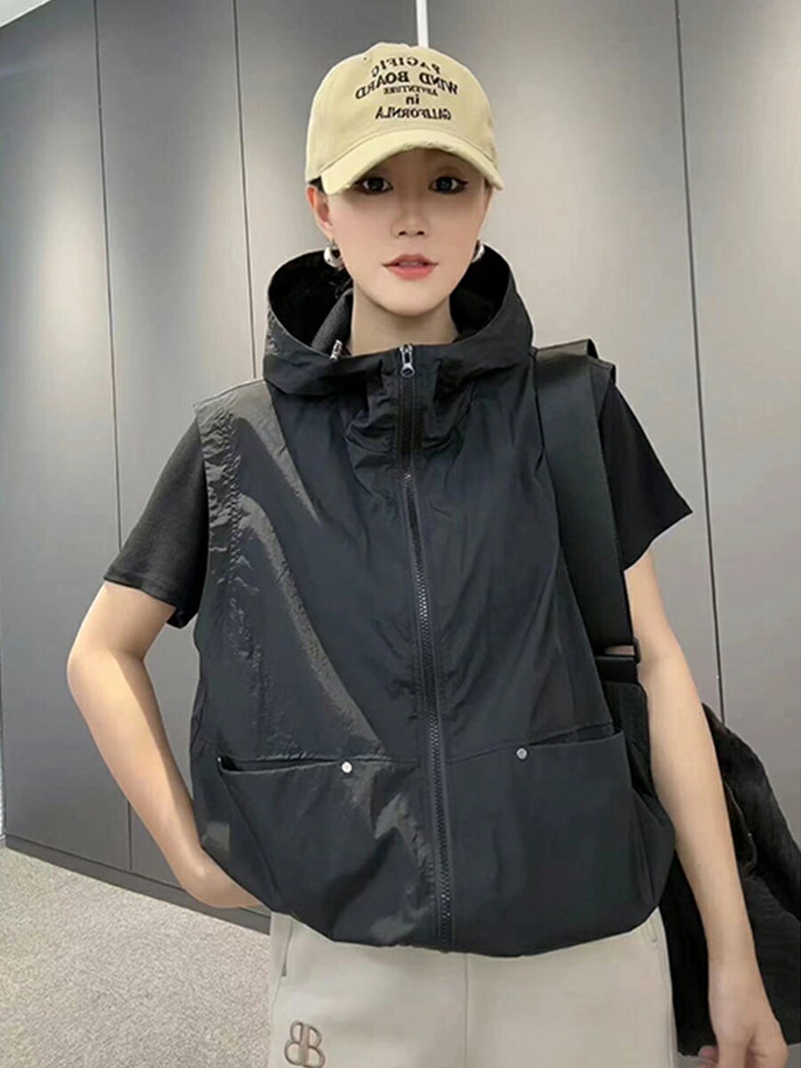 歐貨防曬連帽馬甲外套女2026夏季新款設計感寬鬆無袖帶帽透氣上衣