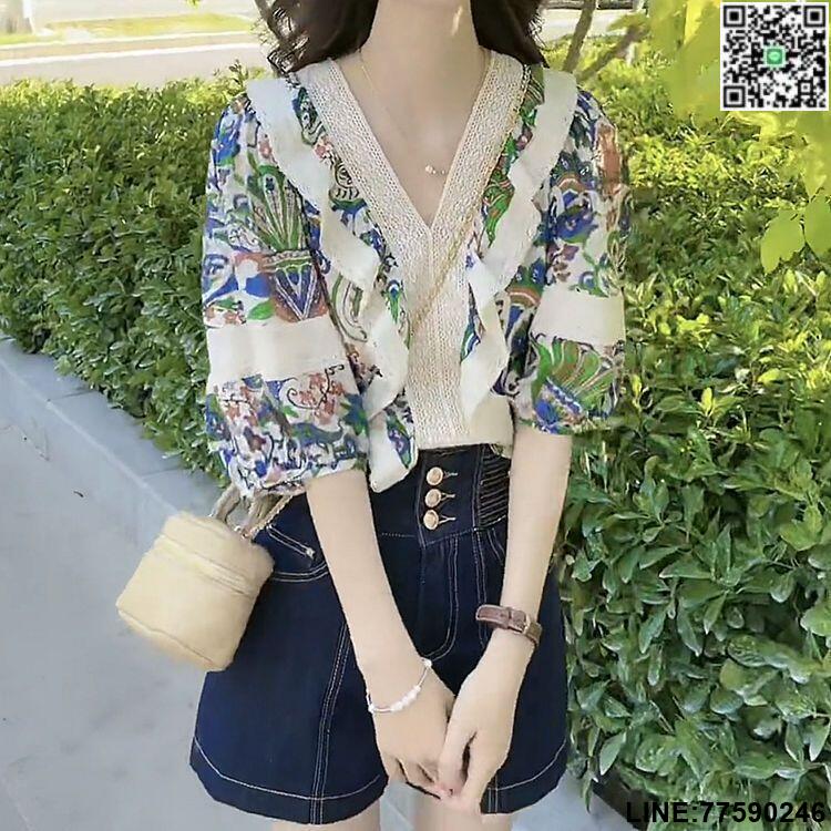 【歡樂購】V領蕾絲拼接港風復古花襯衫設計感小眾甜美泡泡袖碎花上衣女淑女