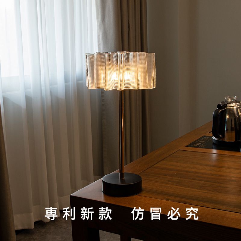 開發票 簡約輕奢百褶全鋁充電臺燈臥室床頭燈餐廳高階裝飾臺燈擺件北歐風 快速出貨