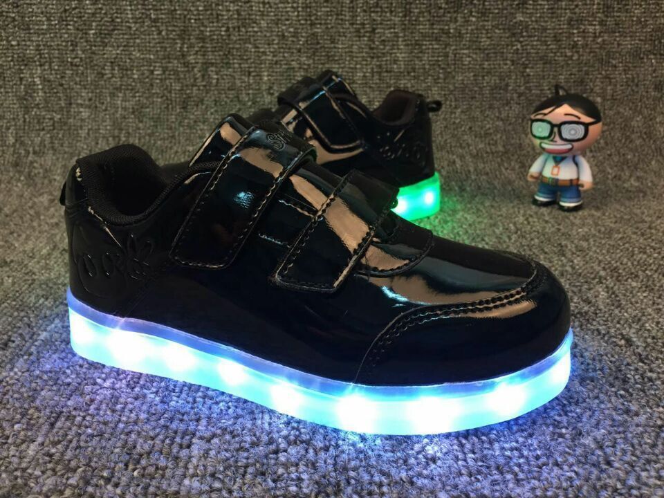 <br/><br/>  LED 隨意變色七彩發光鞋  童鞋<br/><br/>