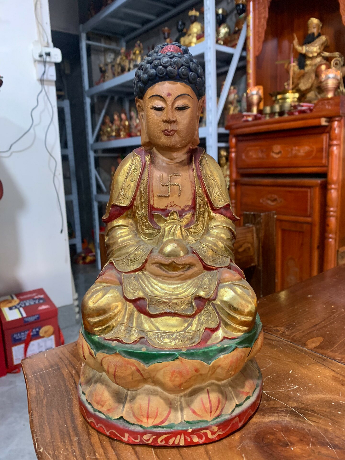 結緣老木雕佛像釋迦牟尼佛擺飾，高27釐米，閩南漆線雕貼金工藝