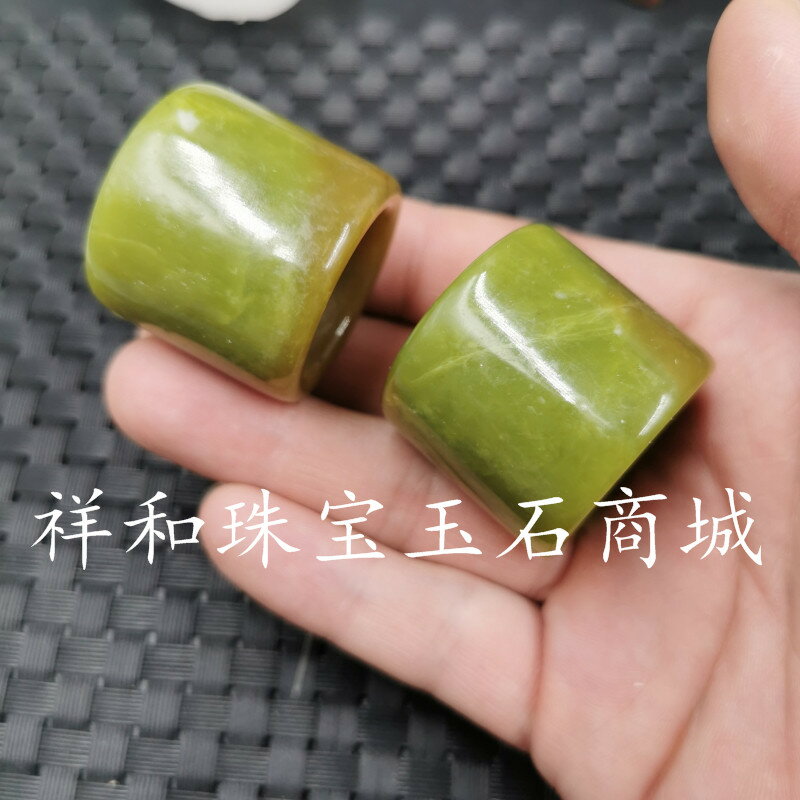 新款精美天然玉石岫玉扳指橄欖綠加寬玉石扳指大號玉石扳指玉戒指