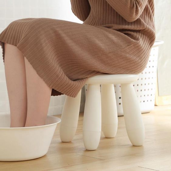 簡約白色小板凳塑料小凳子成人兒童衛生間洗澡凳矮凳家用小椅子 【麥田印象】