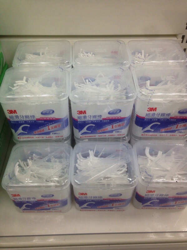 3M 細滑牙線棒 150支/盒 (附隨身盒) 1