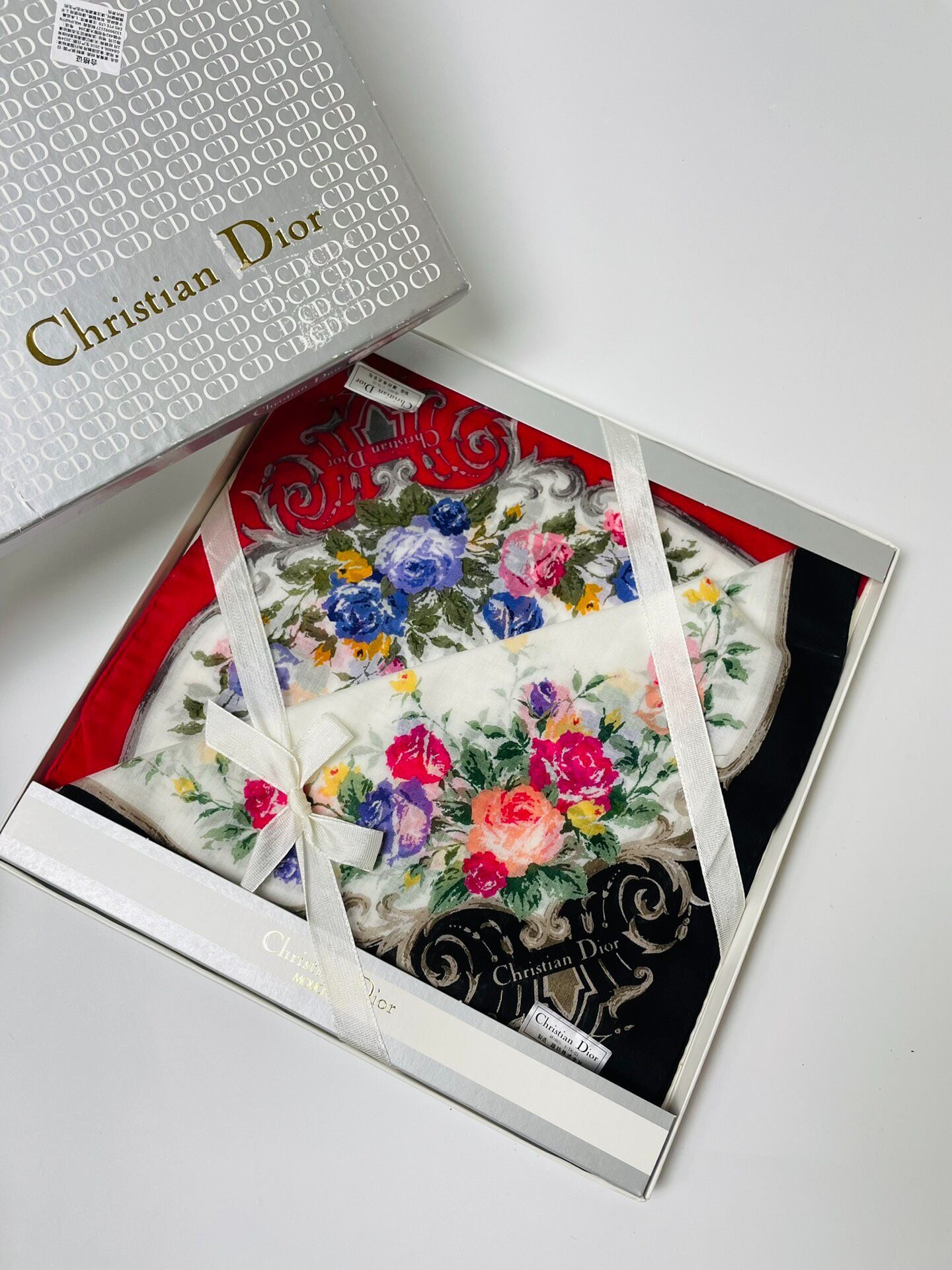 日本直送 Christian DIOR 中古手帕 小方巾 100%棉 45x45cm 全新無瑕 附原盒 經典奢華風 日製精品 限量收藏