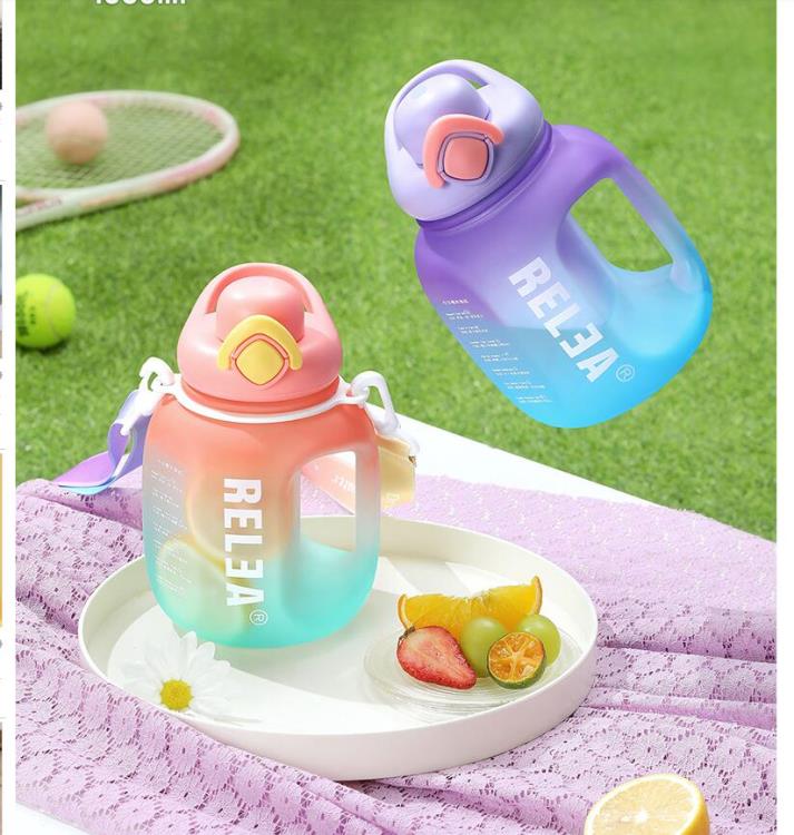物生物大容量水杯女運動塑料耐高溫噸桶水壺兒童吸管大肚杯子夏季【摩可美家】