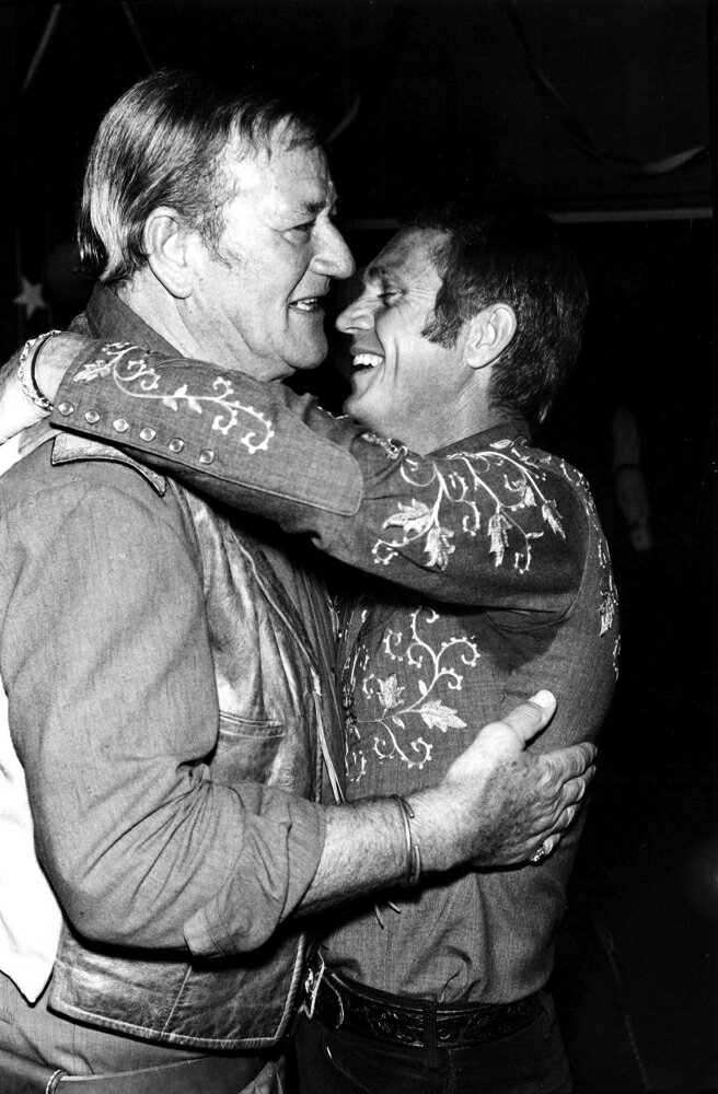 Posterazzi: John Wayne and Steve McQueen hugging Photo Print (8 x 10 ...