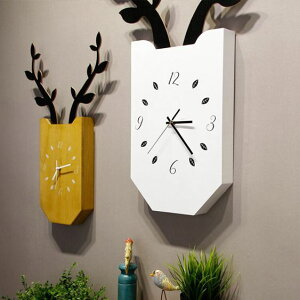 北歐創意鹿掛鐘客廳臥室靜音時鐘木質方形掛表現代簡約家居壁掛