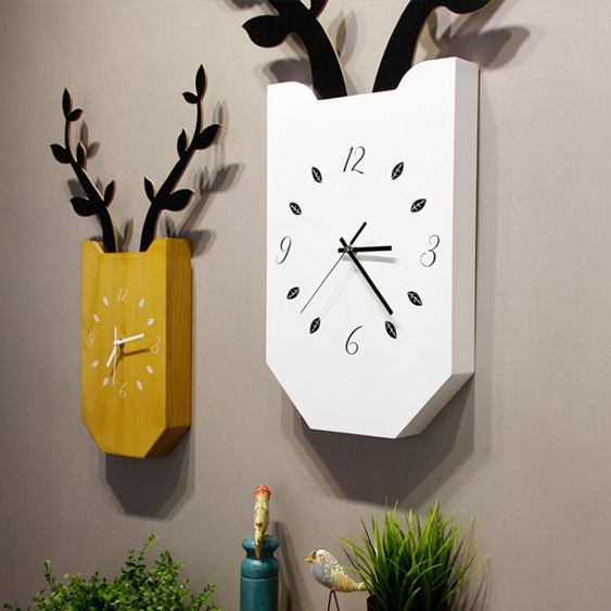 北歐創意鹿掛鐘客廳臥室靜音時鐘木質掛表現代簡約家居壁掛