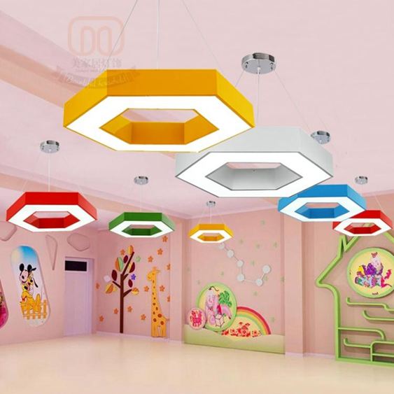 創意彩色幼兒園教室辦公室簡約吸頂橢圓圈六邊形拼接大廳led吊燈