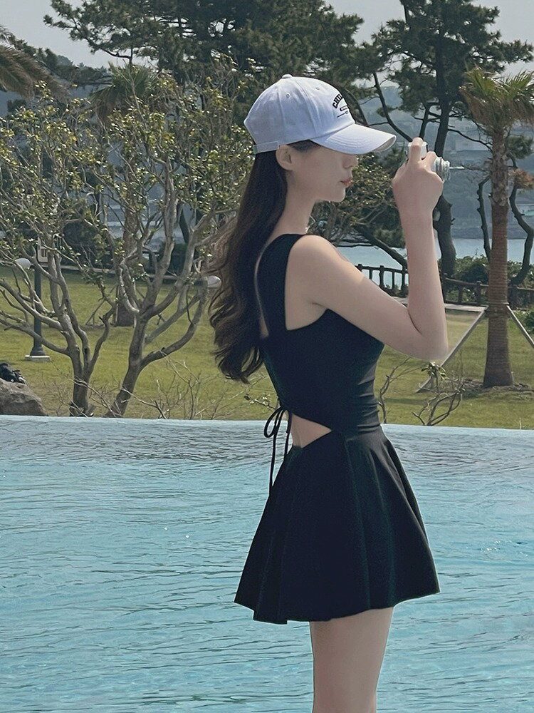 2025新款黑色連身游泳衣女士保守遮肚鋼託聚攏女孩泡溫泉海邊泳裝