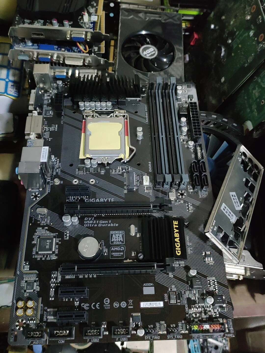 技嘉 GA-B250-D3A 1151針 全固態大板 4D4 插槽 支援 6-7 代 CPU 多顯示卡 插槽 嚴檢好用