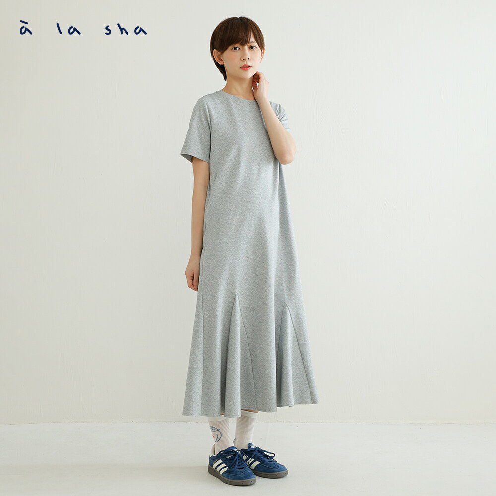 a la sha 舒適剪接魚尾洋裝