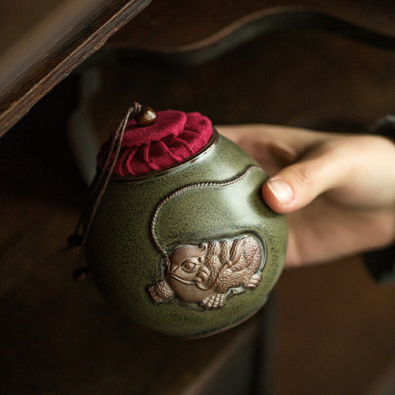 陶瓷茶葉罐 貔貅金蟾浮雕面 創意復古茶末釉密封罐儲茶罐1入